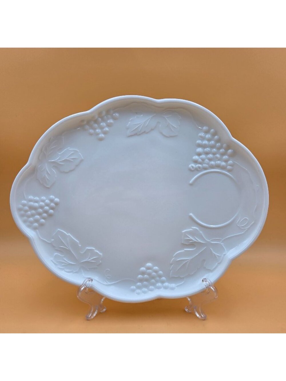 Colony Harvest Milk Glass Grapes And Leaves Snack Plate Vintage